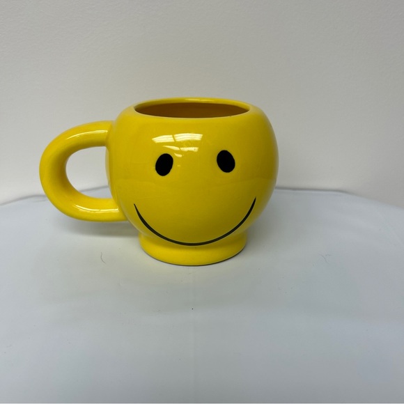 Smiley Face Coffee Mug Happy Face Emoji Yellow soup bowl No Stains Or Chips - Picture 1 of 10
